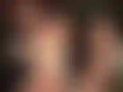 Limpia la saliva de mis pies descalzos y sudorosos.