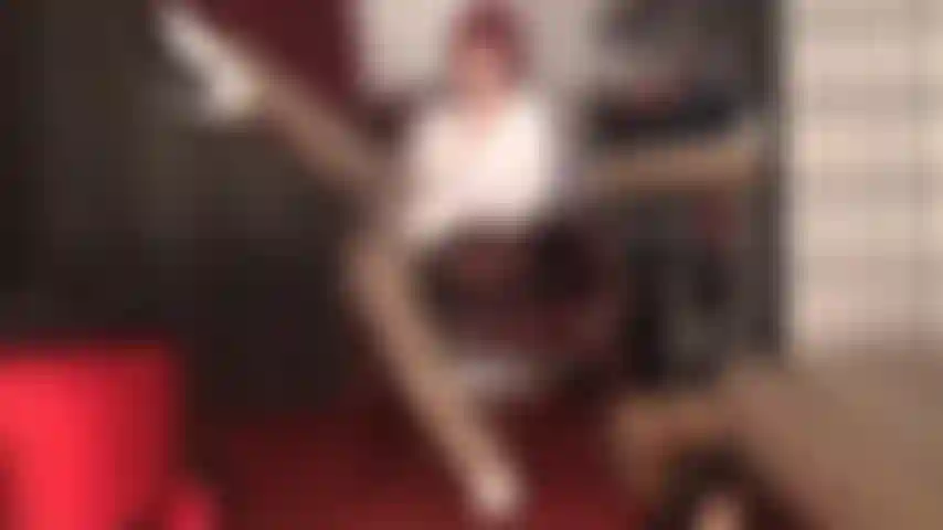 Medias marrones opacas y medias color canela brillante y estas bragas estilo faja de cintura alta color lavanda son exactamente lo que tu polla necesita ahora mismo.