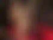 La señora vivian hace las capas de nailon mejor: en esta sesión, tu diosa agrega tres pares adicionales de pantimedias extremadamente brillantes para seducirte con sus piernas, pies y trasero de nailon brillante.