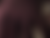 Guantes. Te gustan brillantes, ya sean de satén negro suave como la seda o de pvc brillante. Estos te vuelven loca tanto como las medias doradas brillantes de varias capas que llevo... Mmm.