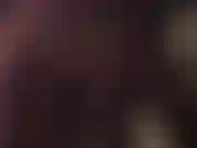 Guantes. Te gustan brillantes, ya sean de satén negro suave como la seda o de pvc brillante. Estos te vuelven loca tanto como las medias doradas brillantes de varias capas que llevo... Mmm.