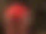 Adora mi culo redondo perfecto con sexys pantalones cortos de satén rojo y medias marrones brillantes, y bebe mi sabrosa saliva.