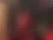 Te encantan mis pies sensuales. Huélelos mientras salen de estas sensuales botas rojas de cuero: cálidos y húmedos, inhala su embriagador aroma directamente en tu nariz.