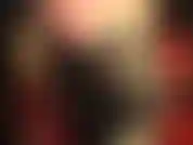 Botas altas con cordones, medias brillantes de color marrón oscuro, pantalones cortos sexys y calurosos.