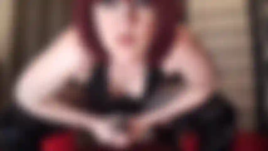 Esta polla gigante es tuya para tomarla: la amante te muestra cómo te va a llenar con su gran polla.