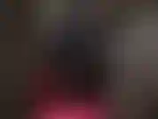 Ama acaricia tu dolorida polla de esclavo con goma negra resbaladiza, medias y ligas sexys, combinadas con botas largas y brillantes.