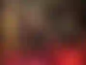 Mi ama me provoca con unas medias negras transparentes con dos costuras sensuales sobre el trasero. Caliente!