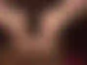 Ama muestra sus sexys arcos altos de pies desnudos.