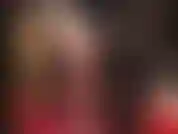 Observa a la amante cambiarse a medias negras transparentes y leggings negros ajustados, provocando con sus dedos de los pies sexys moviéndose y sus suaves suelas de nailon en primer plano.