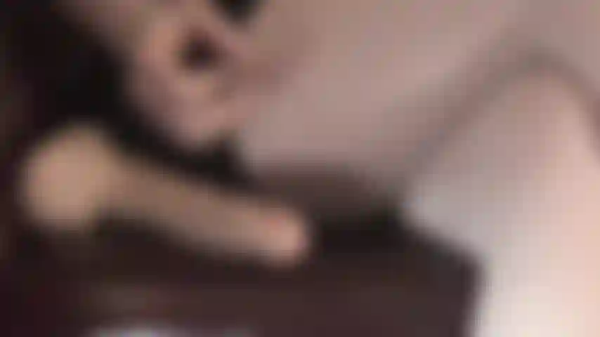 Sondaje uretral con tacón alto femdom - el resbaladizo tacón de metal de la dominatrix sirve como la herramienta perfecta para dilatar tu uretra, obligándote a eyacular con su aguja de tacón profundamente adentro.