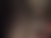 Una diosa del cuero con un enorme arnés trevor negro. Con un sujetador sexy, corsé, guantes, sombrero, abrigo largo y botas altas para excitar a mis sumisos amantes del cuero y las pollas.