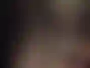 Una diosa del cuero con un enorme arnés trevor negro. Con un sujetador sexy, corsé, guantes, sombrero, abrigo largo y botas altas para excitar a mis sumisos amantes del cuero y las pollas.