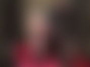 Adoro el culo y las piernas en un traje de tanga de pvc negro brillante y medias negras transparentes.