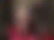 Adoro el culo y las piernas en un traje de tanga de pvc negro brillante y medias negras transparentes.