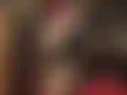 ¡Los pies y piernas en pantimedias brillantes de mi ama te vuelven loco!