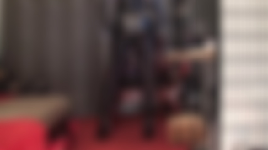 Medias de spandex leohex negras brillantes: sus guantes de cuero exploran las curvas de la amante en lycra brillante, dejándote sin aliento.