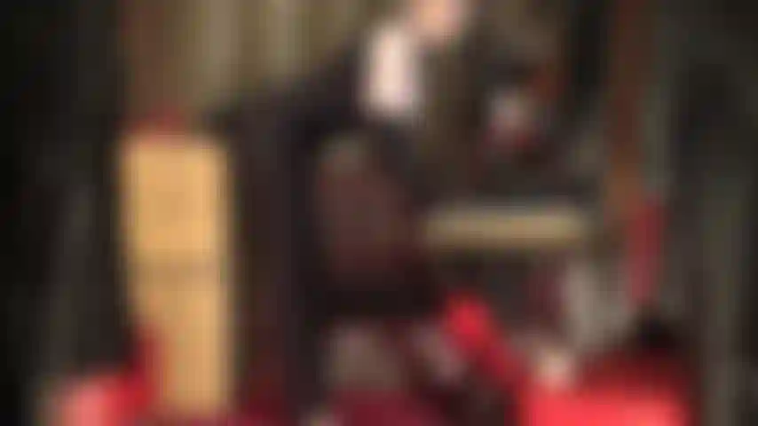 Adoro el traje de gato de lycra y hago pajas con guantes de lycra.