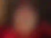 Amo mis pies descalzos y me acaricio un strap-on blanco. La señora vivian luce sus pies descalzos perfectos, sus arcos altos y sensuales, sus dedos bonitos y sus suaves plantas mientras se masturba su enorme polla blanca.