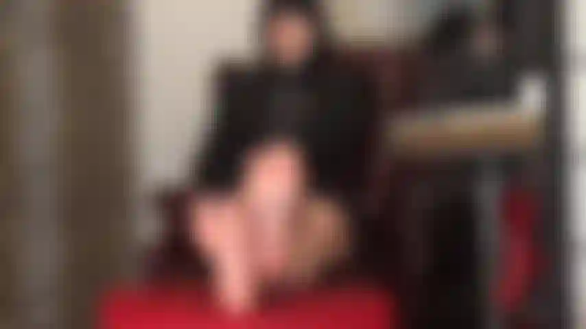 Fetichista de pies: pies descalzos que se mueven maravillosamente, arcos altos, dedos separados.