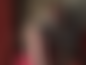 Perfecta de la cabeza a los pies: adoro los pies descalzos de la amante vivian en tacones de tiras, y hasta sus largas piernas desnudas y su trasero hasta un sexy teddy de cadena de cuero.