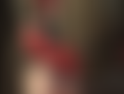 Amante del látex, dominación con strap-on y polla negra enorme.