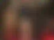 Capas de medias brillantes, falda corta de látex sexy, adoración de culo, tacones altos, paja con guantes de goma.