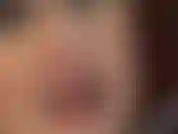 Labios de lápiz labial, fetiche de lengua, lamido de tacones... ¡Ooooh, la lengua de la amante se burla de los tacones de aguja de metal rojo!