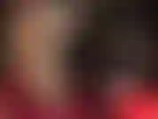 Sesión de capas de nailon brillante: las pantimedias más brillantes que jamás encontrarás en capas sobre las piernas largas y perfectas de tu diosa sobre medias y medias negras.