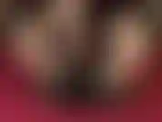 Pies descalzos, arcos altos, dedos pintados de rojo, peeptoes, heeljob, handjob, footjob - ordeñando pollas con tacones, guantes, manos y pies en este raro clip con uñas de los pies pintadas.