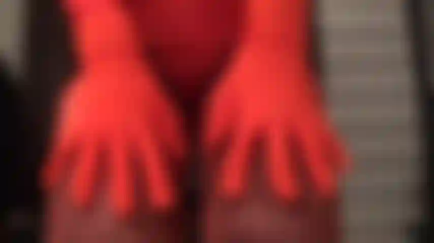 Medias de encaje rojo sobre medias negras wolford: la amante vivian usa las mejores medias para provocar a los amantes de las medias y los entusiastas de las pantimedias.