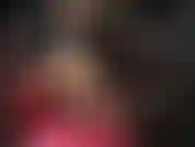 Trabajo con tacones altos: mi ama viste una bonita blusa blanca, un blazer de cuero y una minifalda, cuidando tu polla palpitante. Solo necesitas esos tacones sexys que te expulsan todo el semen.