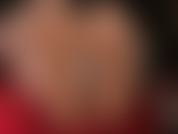 Fetichista de los pies: adora mis sexys pies de nailon en este par muy especial de pantimedias sedosas de rayas color piel mientras bromeo con mis hermosos arcos altos y lindos dedos moviéndose en una vista de cerca.