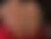 Fetichista de los pies: adora mis sexys pies de nailon en este par muy especial de pantimedias sedosas de rayas color piel mientras bromeo con mis hermosos arcos altos y lindos dedos moviéndose en una vista de cerca.