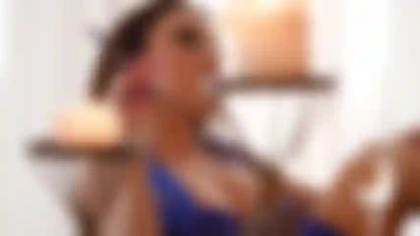 Lencería, medias de nailon y provocación de humo.