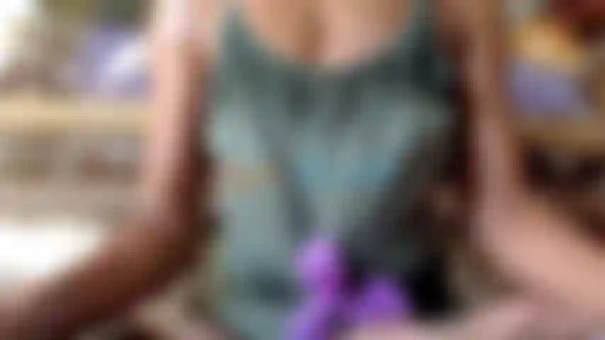 Estirándome, squirting, rebotando, sonriendo, duchándome.