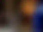 ( Tamaño completo) aspirando la sala de estar en azul real.