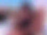 Público sin bragas debajo del vestido en un bar público. Hago muchos videos al aire libre y costumbristas.