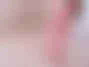 Los dedos de los pies rojos se cierran al aire libre.