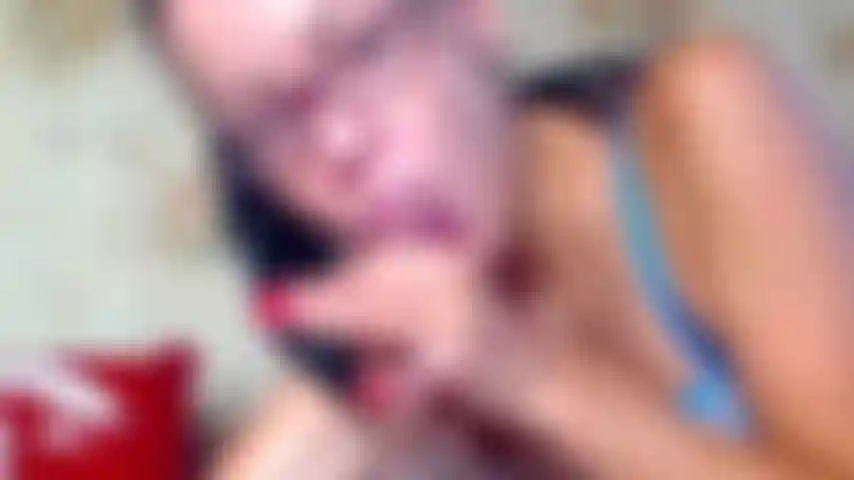 Chico/chica pov a molly le encanta correrse en los pies. El chico se corre en mis pies con medias al final. Lamo y follo una gran polla. Cabalga en body azul.