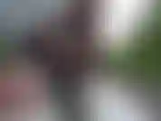 Quítame las pantimedias. Fetiche de pies y show de coño en público al aire libre.