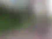 Aplasta polla con tacones. Los tacones de aguja aplastan mi mini juguete, dominación femenina pública al aire libre en el parque a 60 fps.