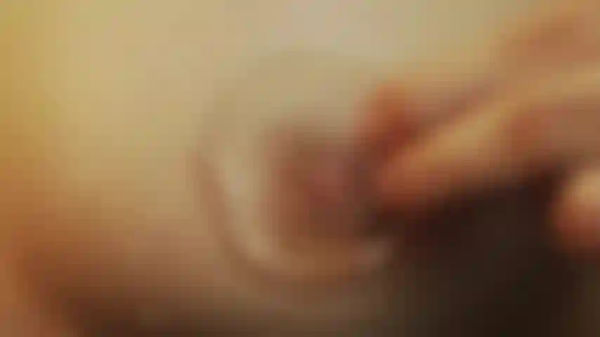 Pezones calientes y hielo derritiéndose de placer.