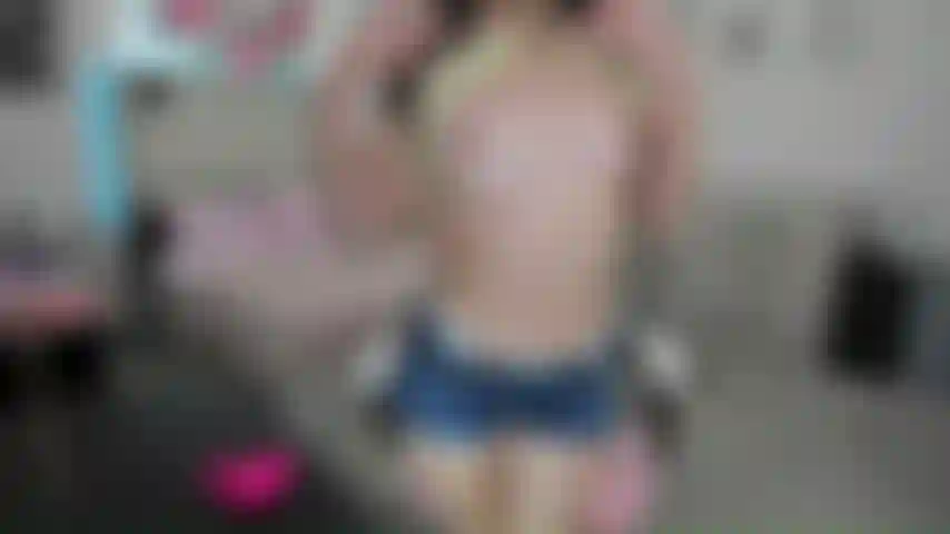 green_top,_finger_in_pussy,_titty_tease