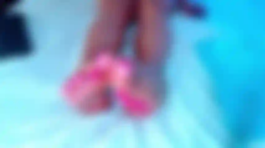 Pies sexys esmaltados en rosa.