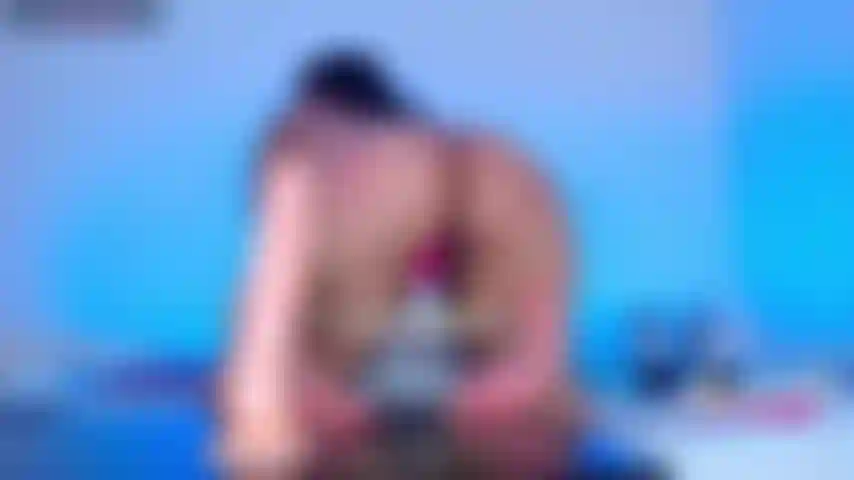 follando coo y squirt dedos de los pies siempre a la vista, uas color morado mmmm enjoy me