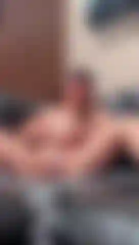 Cuando te quitas la ropa, el silencio grita más fuerte que cualquier palabra.