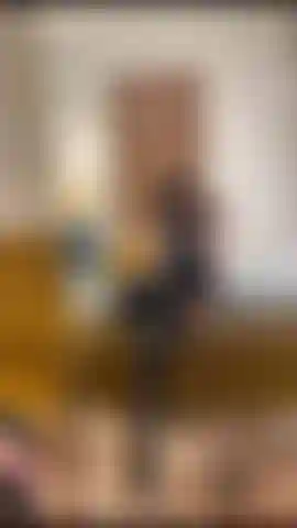 El látex se burla con un vistazo de los pezones.