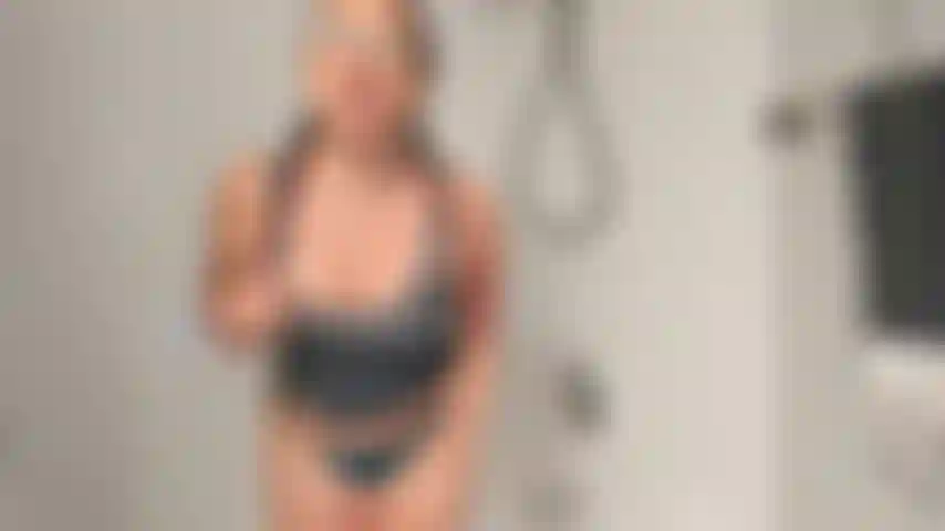 ¡ Morgan sumisa vuelca un galón de leche sobre su cabeza! Video personalizado para italianstud.