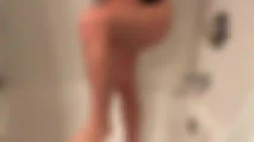 * Fetichista* rapándome las piernas peludas!