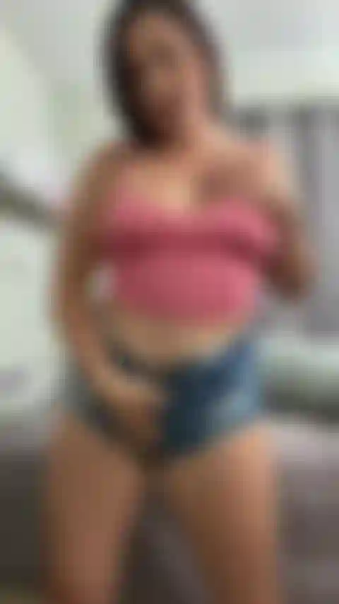 Sweet n slutty morgan se desnuda de su daisy dukes y frota su coño mojado!